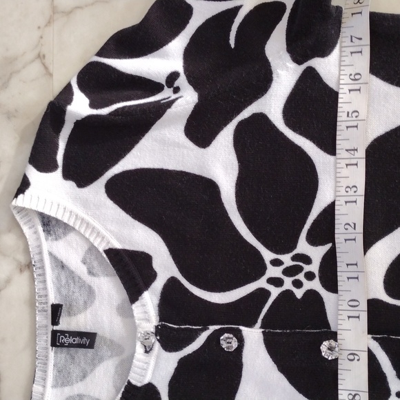 Relativity sweater. - Picture 10 of 13